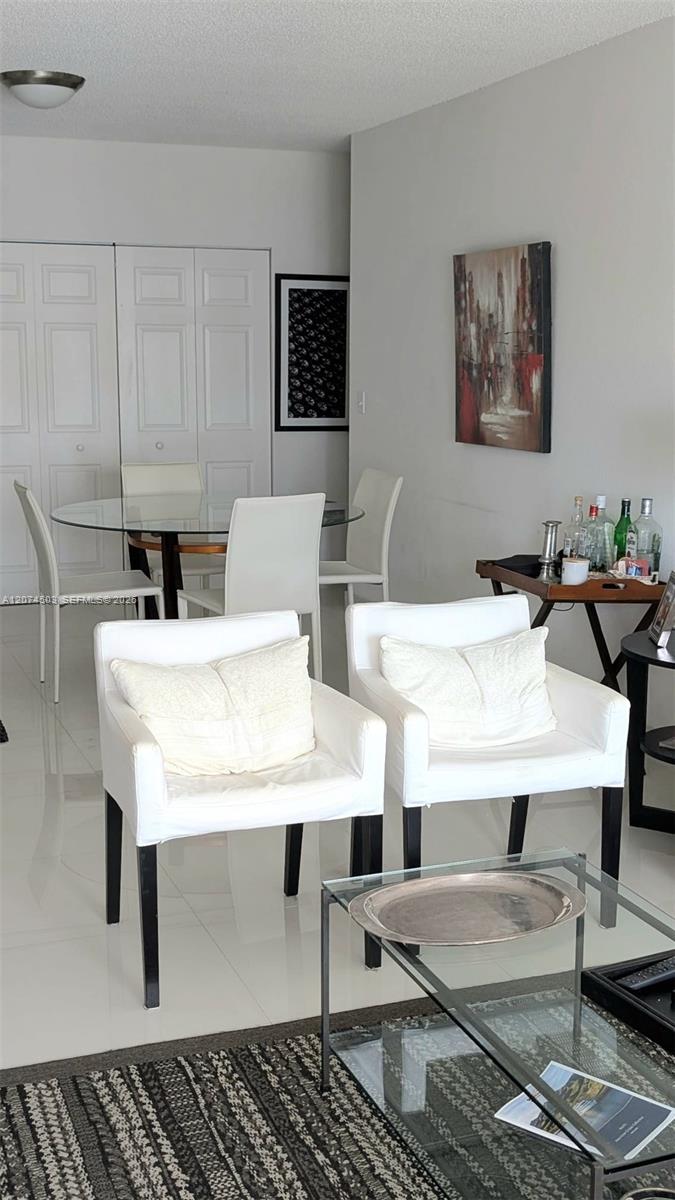 See details 17K 1 / 2 870 sq. ft. $ 2026-08-21 0 Photo