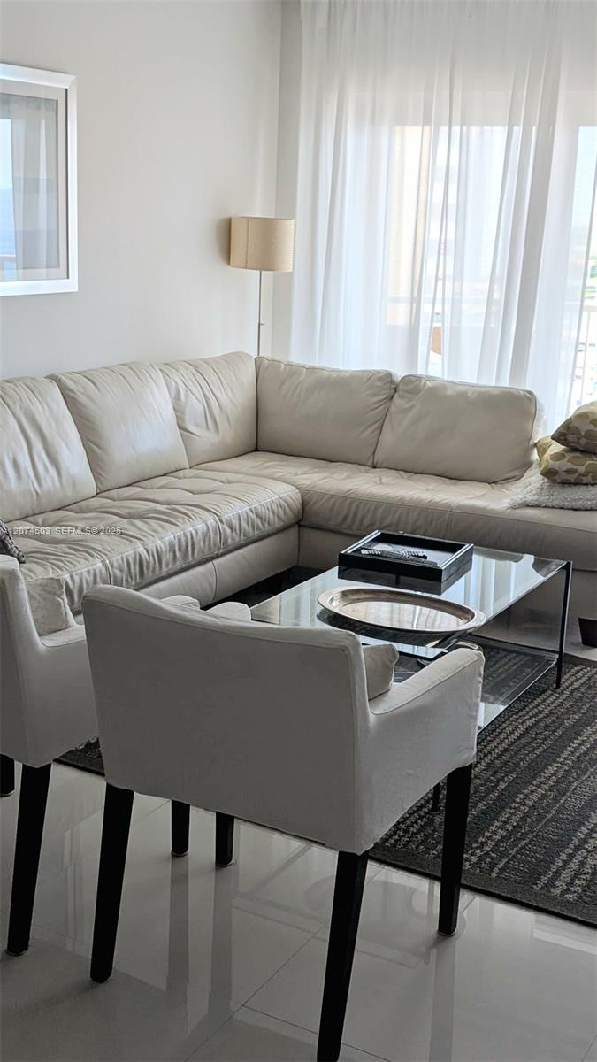 See details 17K 1 / 2 870 sq. ft. $ 2026-08-21 0 Photo