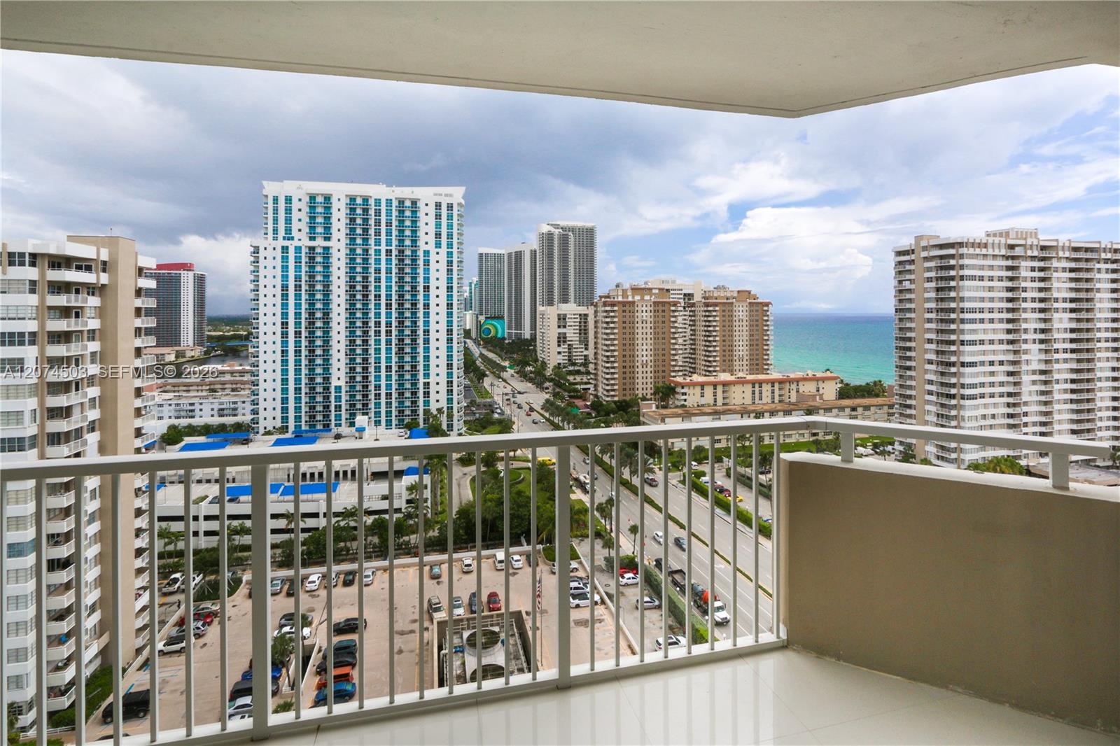 See details 17K 1 / 2 870 sq. ft. $ 2026-08-21 0 Photo