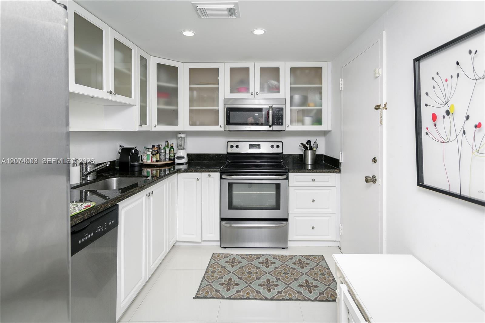 See details 17K 1 / 2 870 sq. ft. $ 2026-08-21 0 Photo