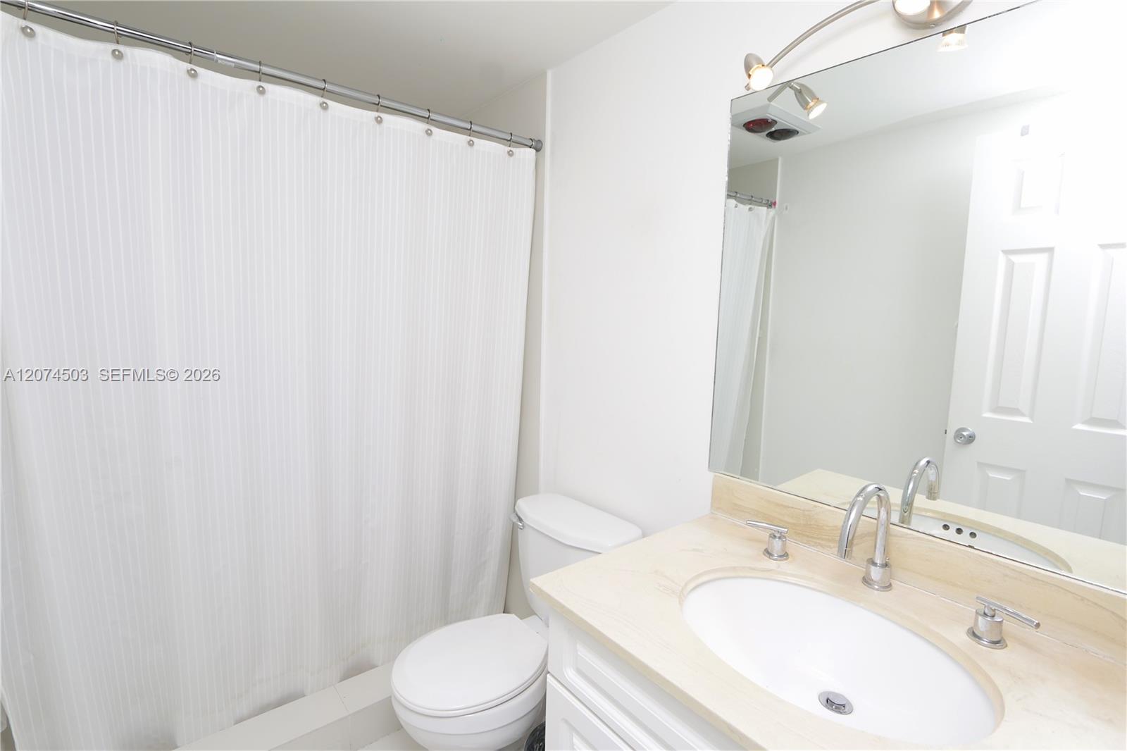 See details 17K 1 / 2 870 sq. ft. $ 2026-08-21 0 Photo