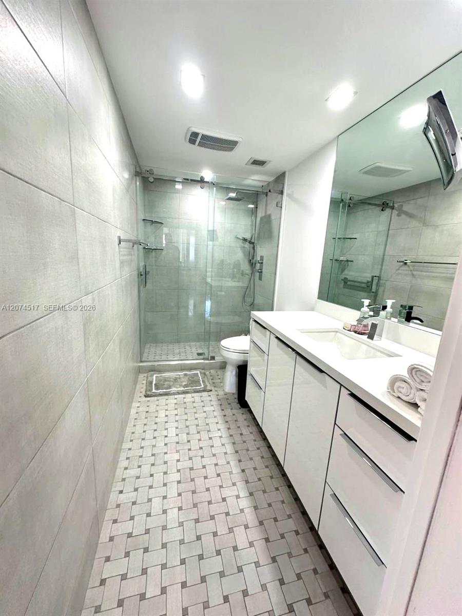 See details 17P 2 / 2 1380 sq. ft. $ 2026-08-20 0 Photo