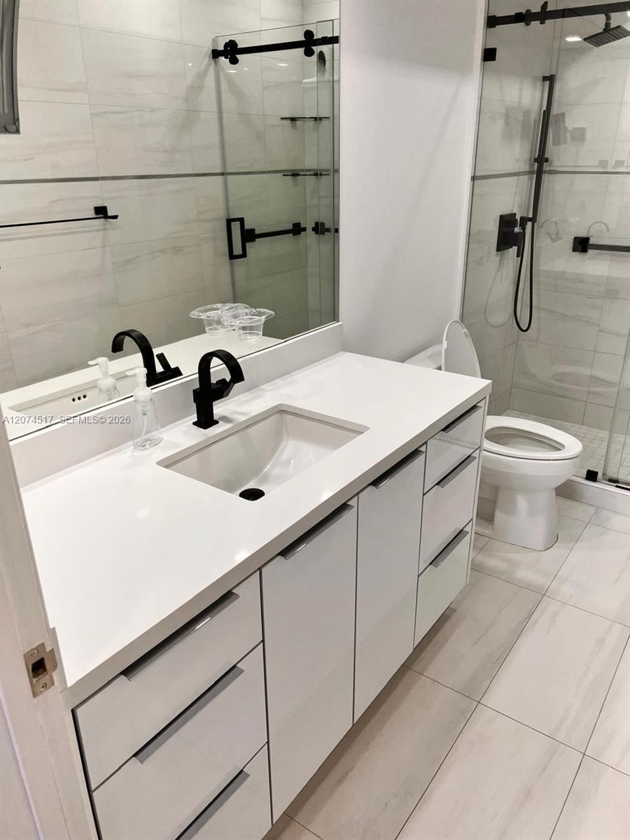 See details 17P 2 / 2 1380 sq. ft. $ 2026-08-20 0 Photo