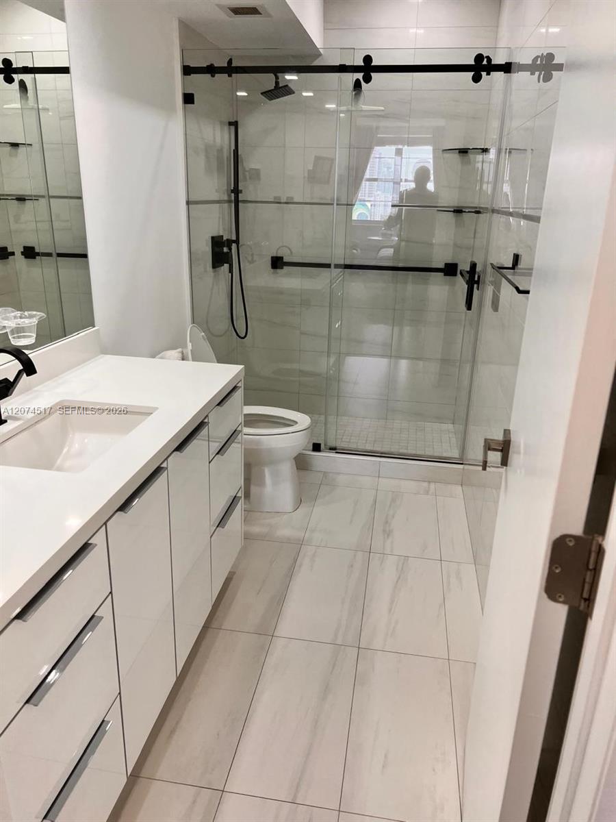 See details 17P 2 / 2 1380 sq. ft. $ 2026-08-20 0 Photo