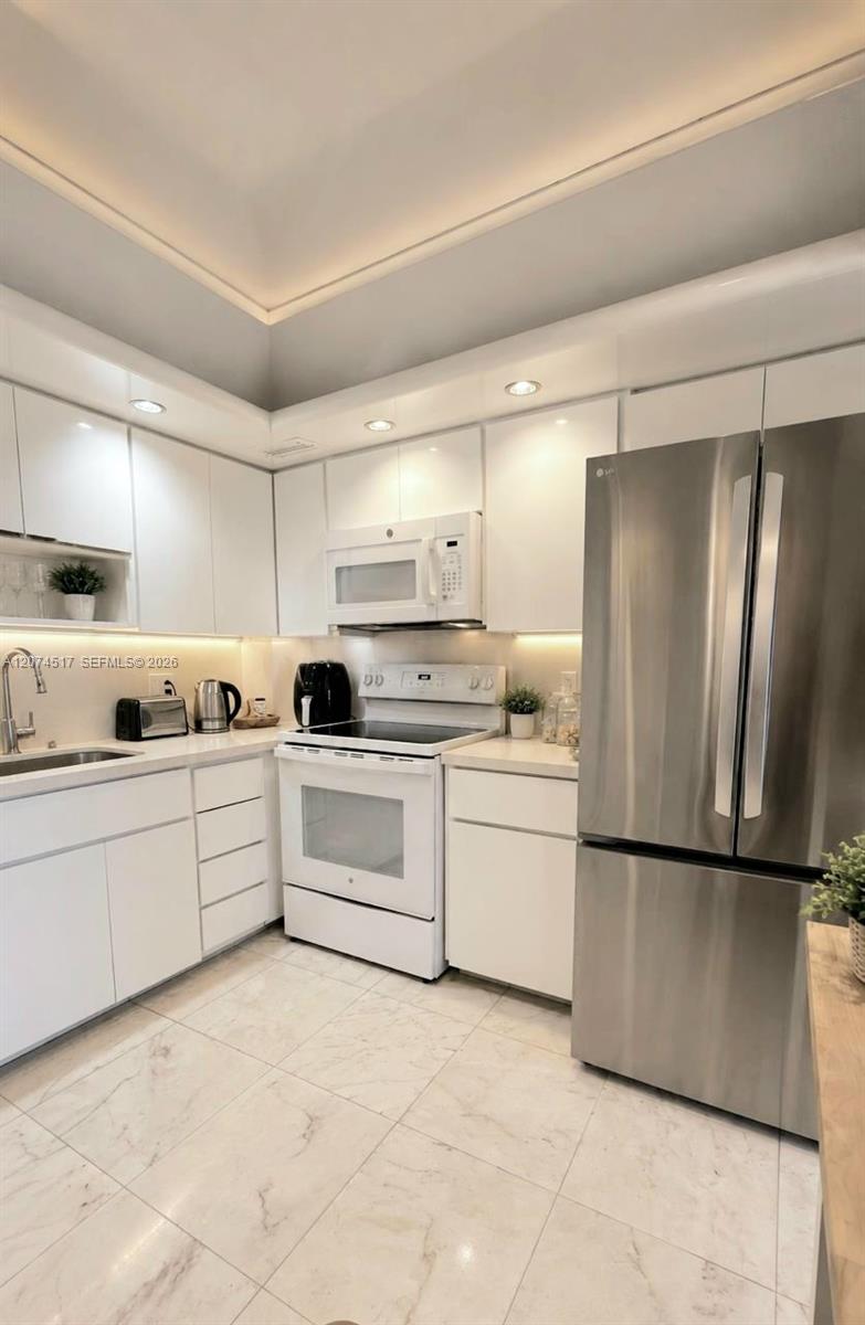 See details 17P 2 / 2 1380 sq. ft. $ 2026-08-20 0 Photo