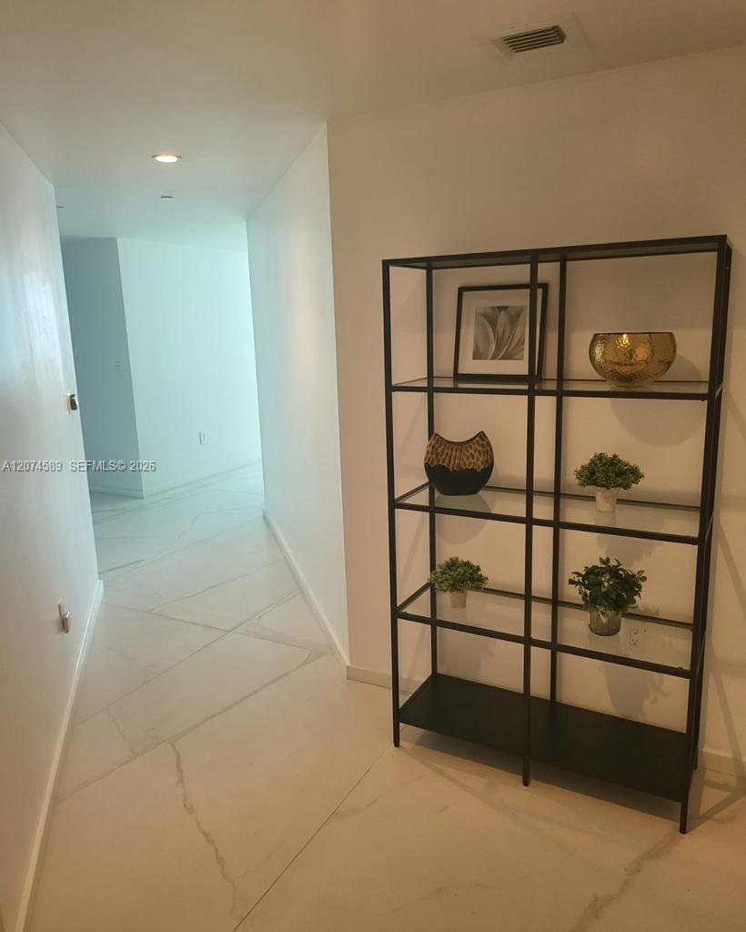 2501 2 / 2 1279 sq. ft. $ 2026-08-20 0 foto