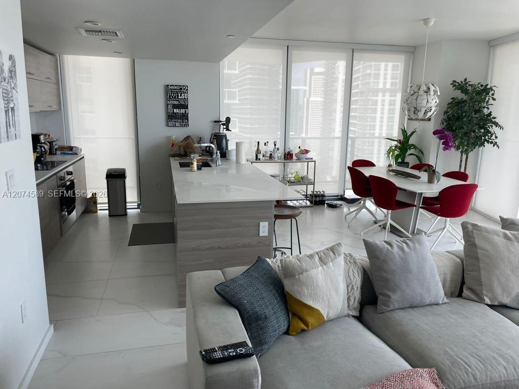 2501 2 / 2 1279 sq. ft. $ 2026-08-20 0 foto