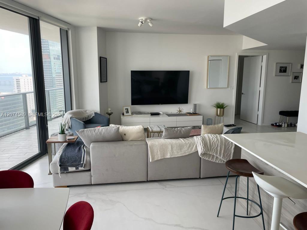 2501 2 / 2 1279 sq. ft. $ 2026-08-20 0 foto