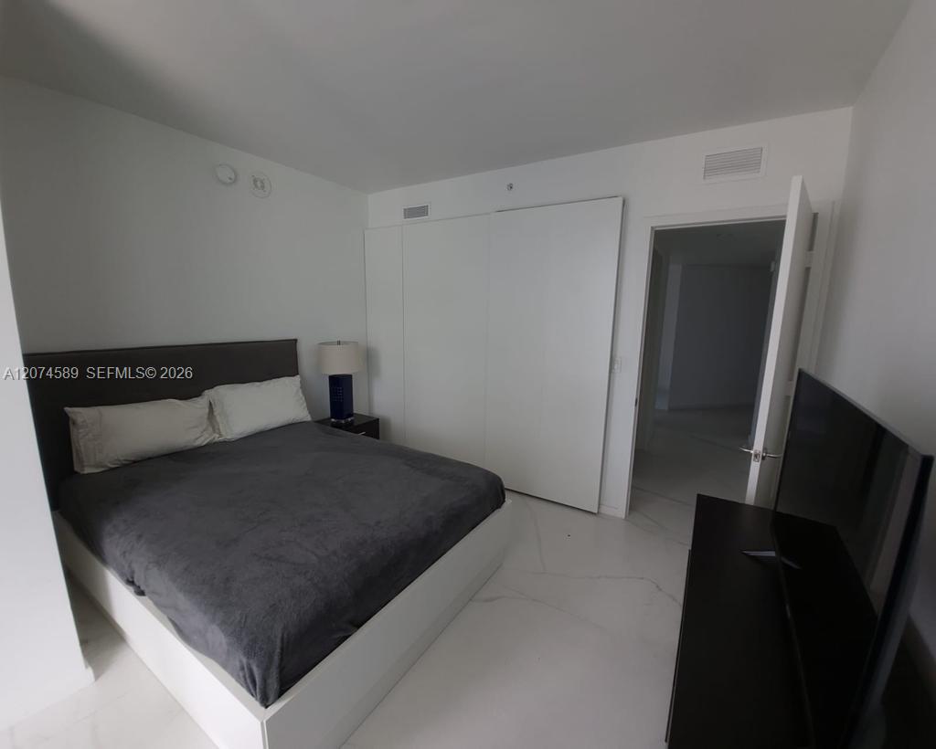 2501 2 / 2 1279 sq. ft. $ 2026-08-20 0 foto