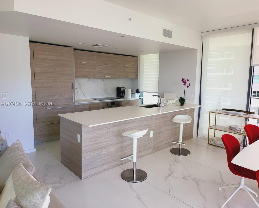 2501 2 / 2 1279 sq. ft. $ 2026-08-20 0 foto