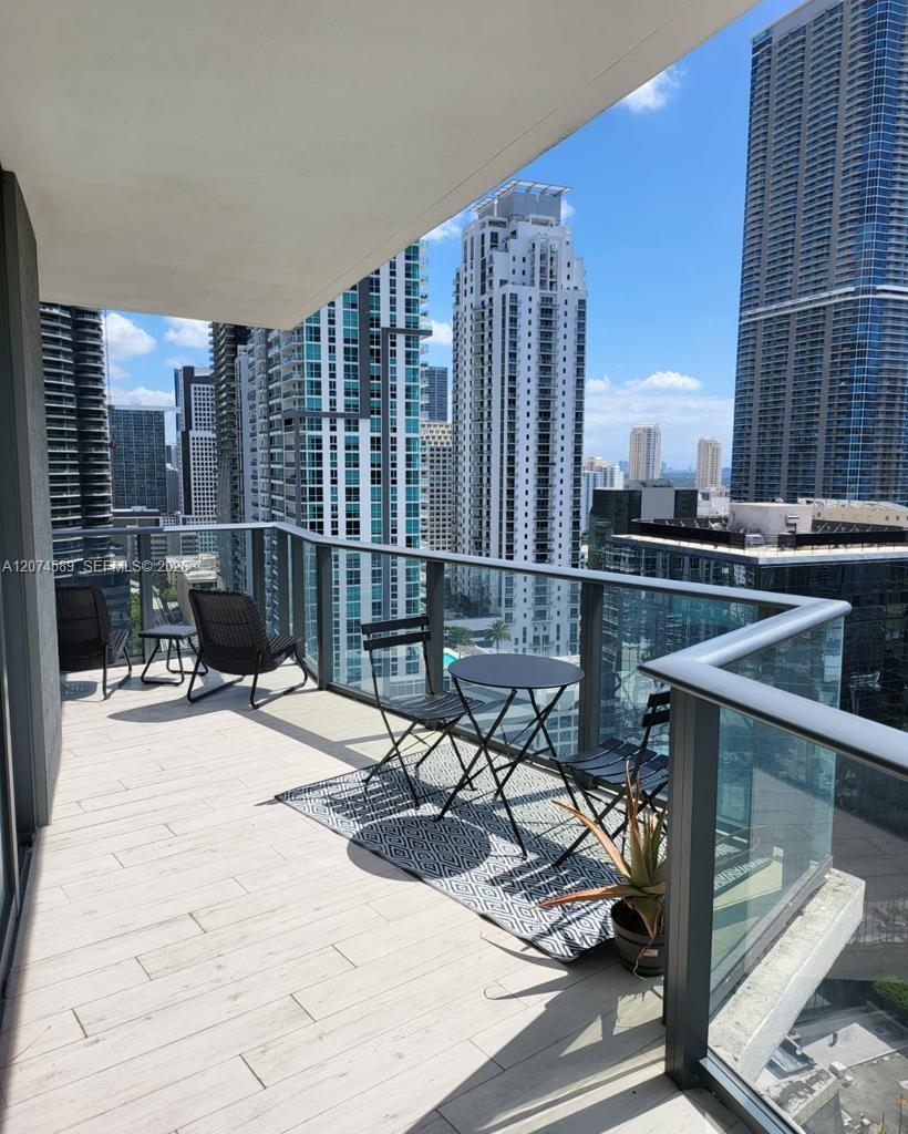 2501 2 / 2 1279 sq. ft. $ 2026-08-20 0 foto