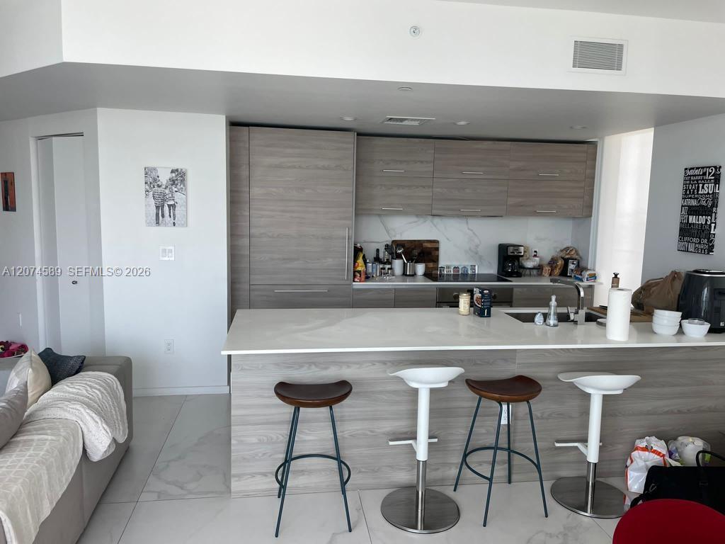 2501 2 / 2 1279 sq. ft. $ 2026-08-20 0 foto