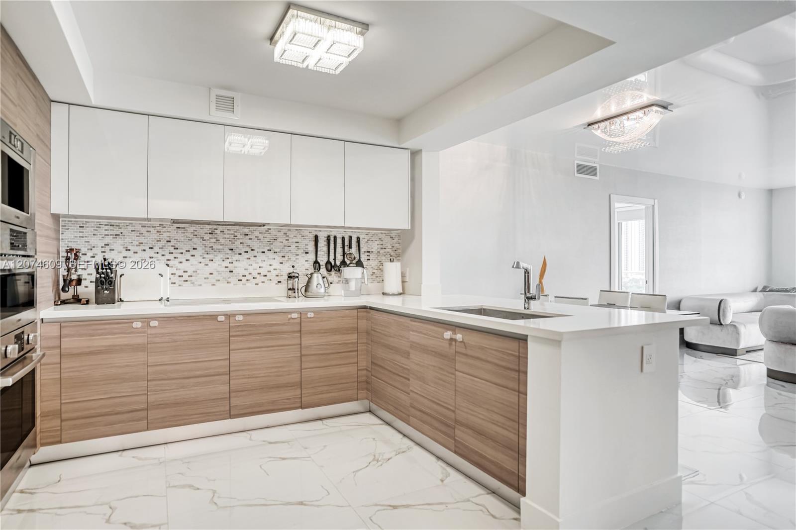 Ver detalles 5-906 3 / 3 1524 sq. ft. $ 2026-08-20 0 foto