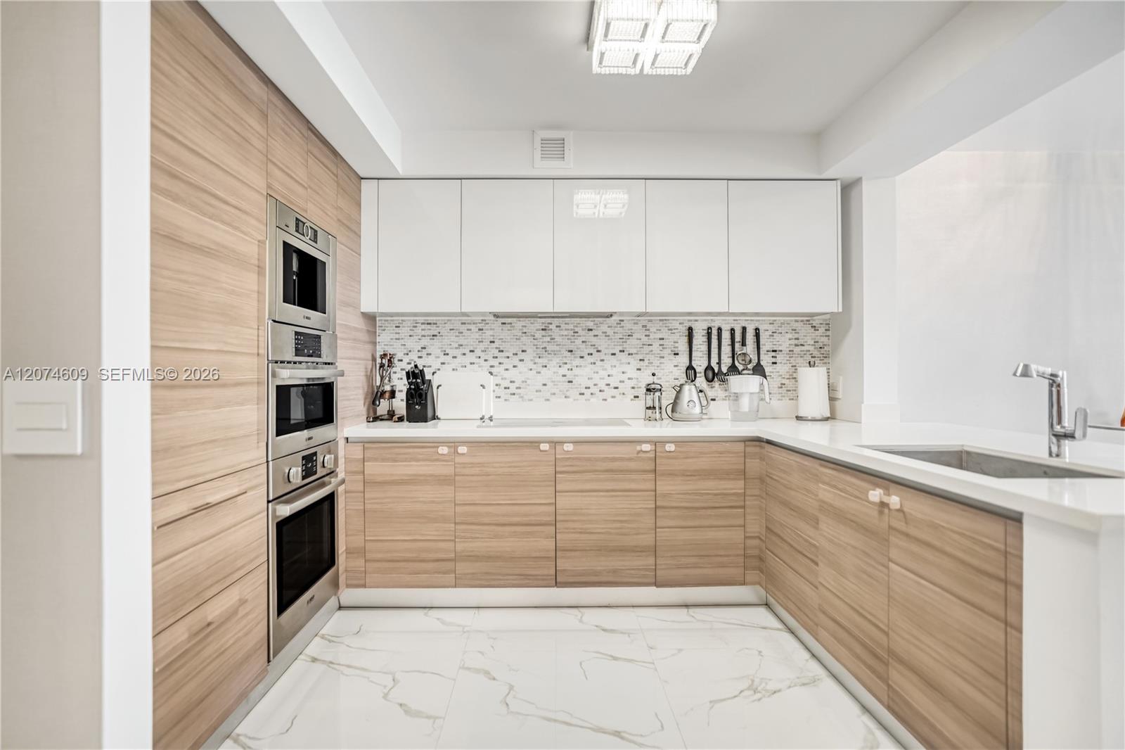 Ver detalles 5-906 3 / 3 1524 sq. ft. $ 2026-08-20 0 foto