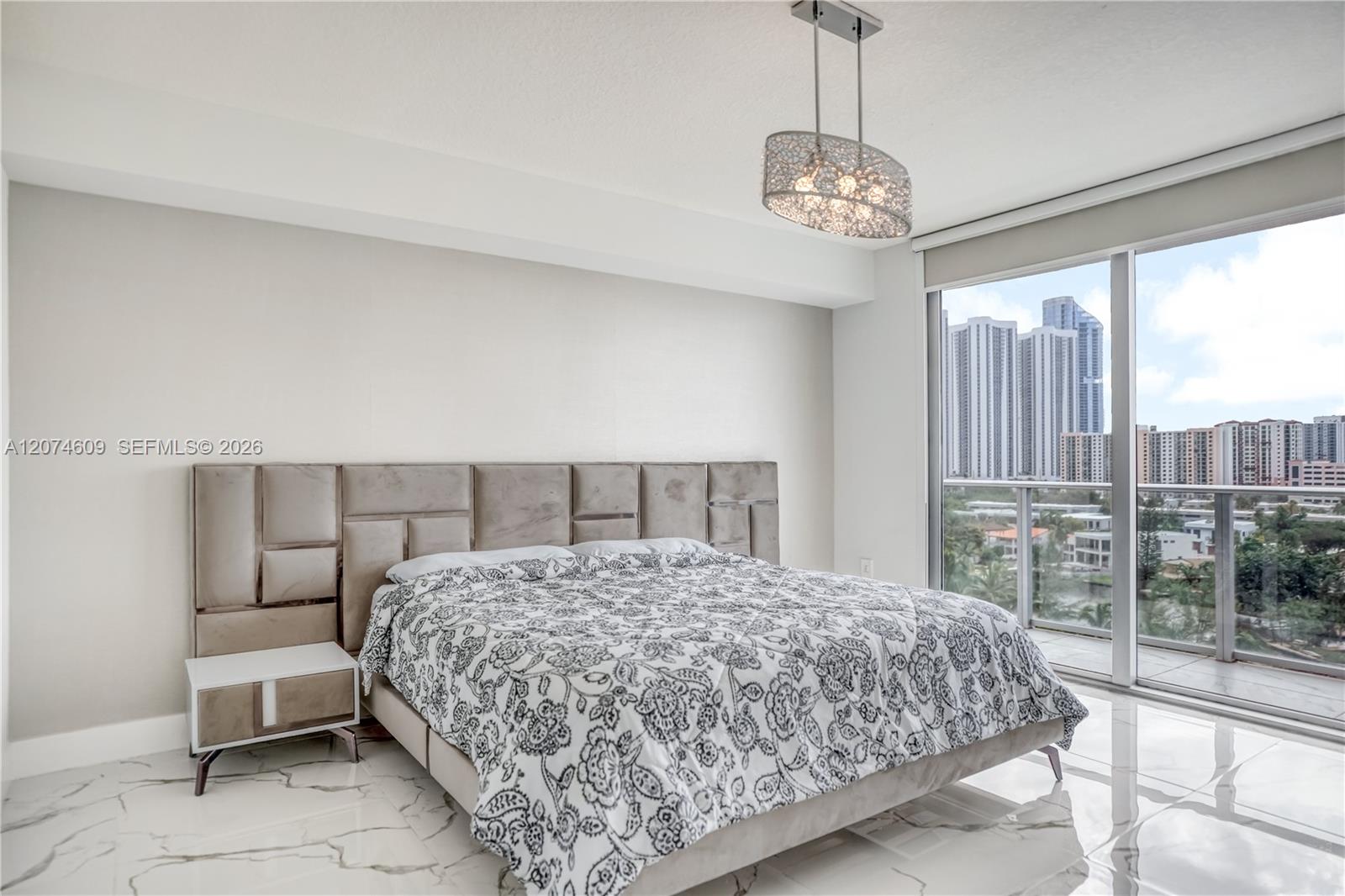 Ver detalles 5-906 3 / 3 1524 sq. ft. $ 2026-08-20 0 foto
