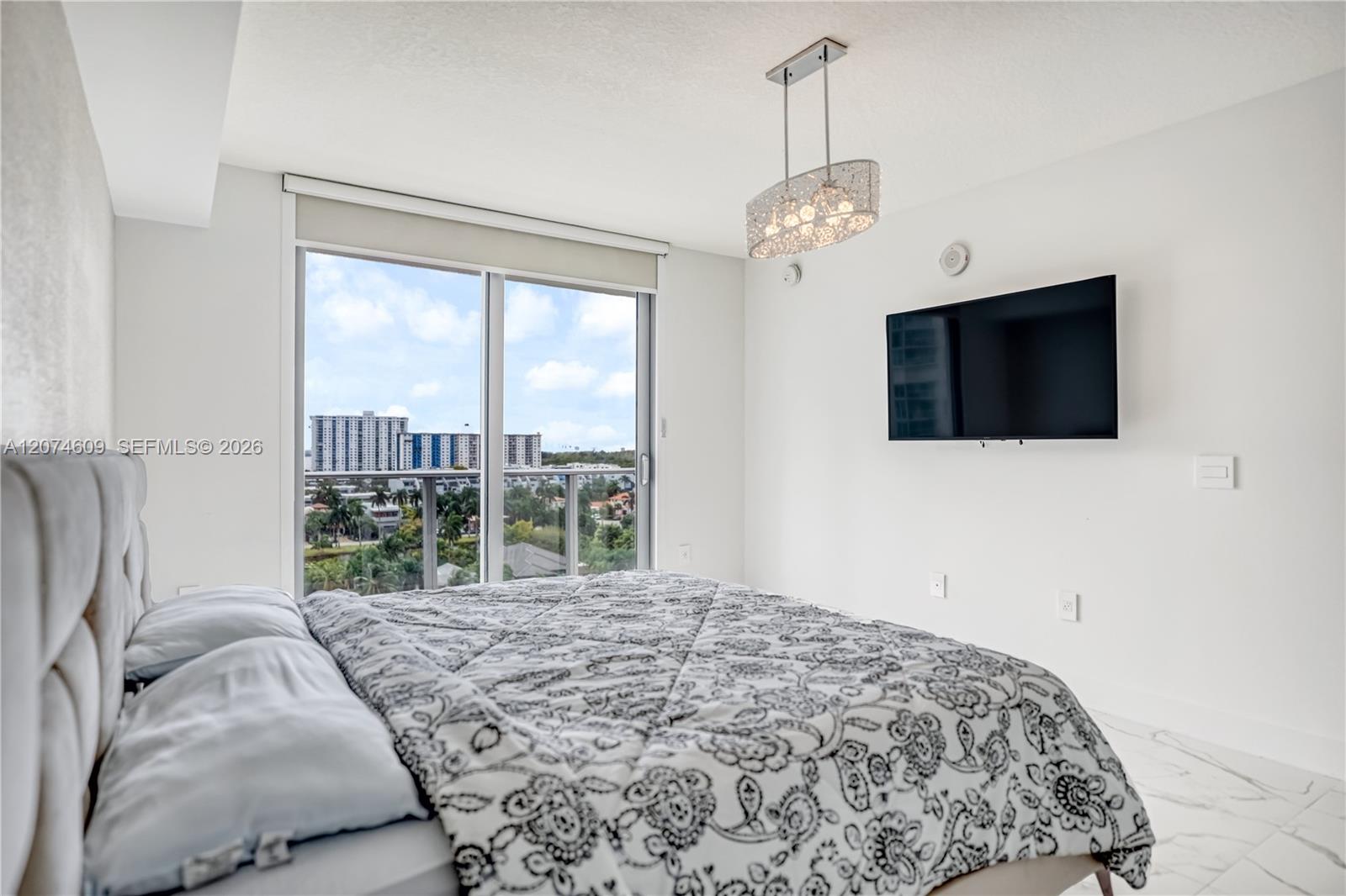 Ver detalles 5-906 3 / 3 1524 sq. ft. $ 2026-08-20 0 foto