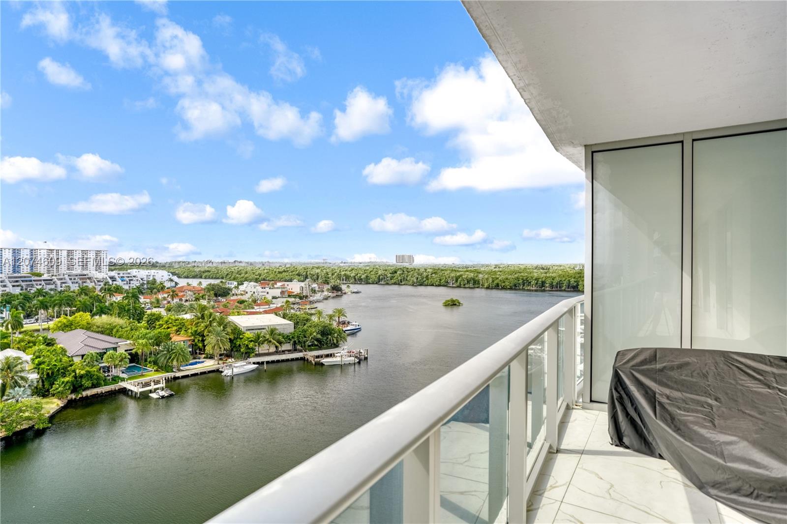Ver detalles 5-906 3 / 3 1524 sq. ft. $ 2026-08-20 0 foto