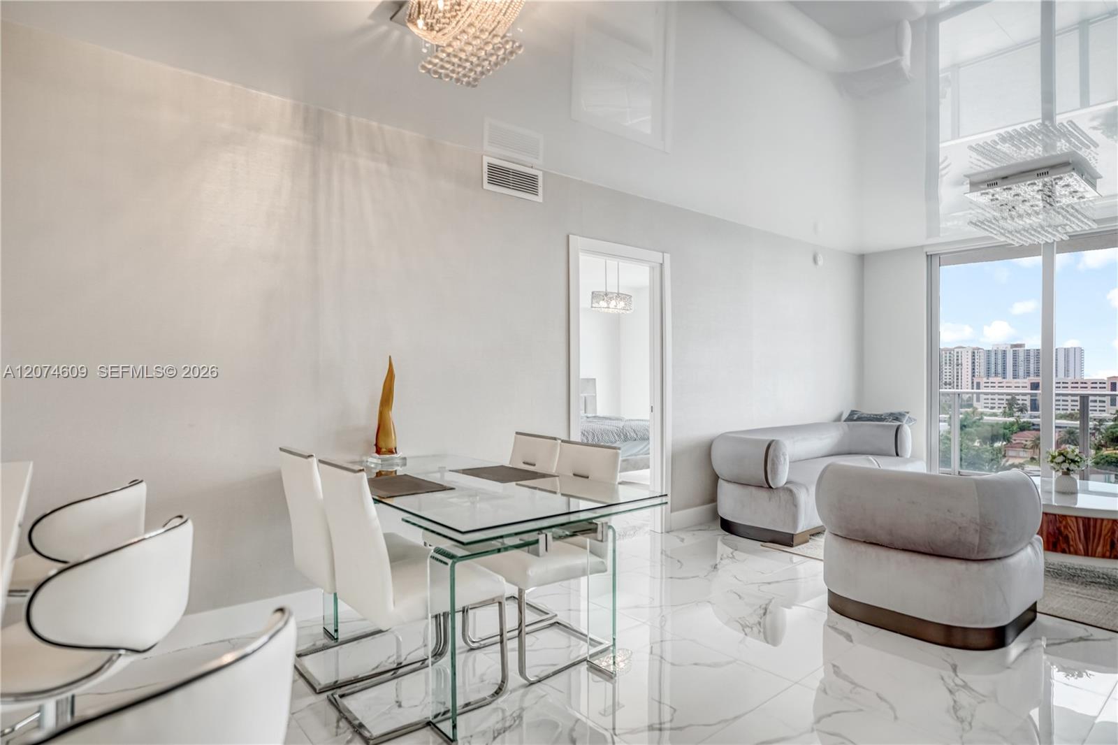 Ver detalles 5-906 3 / 3 1524 sq. ft. $ 2026-08-20 0 foto