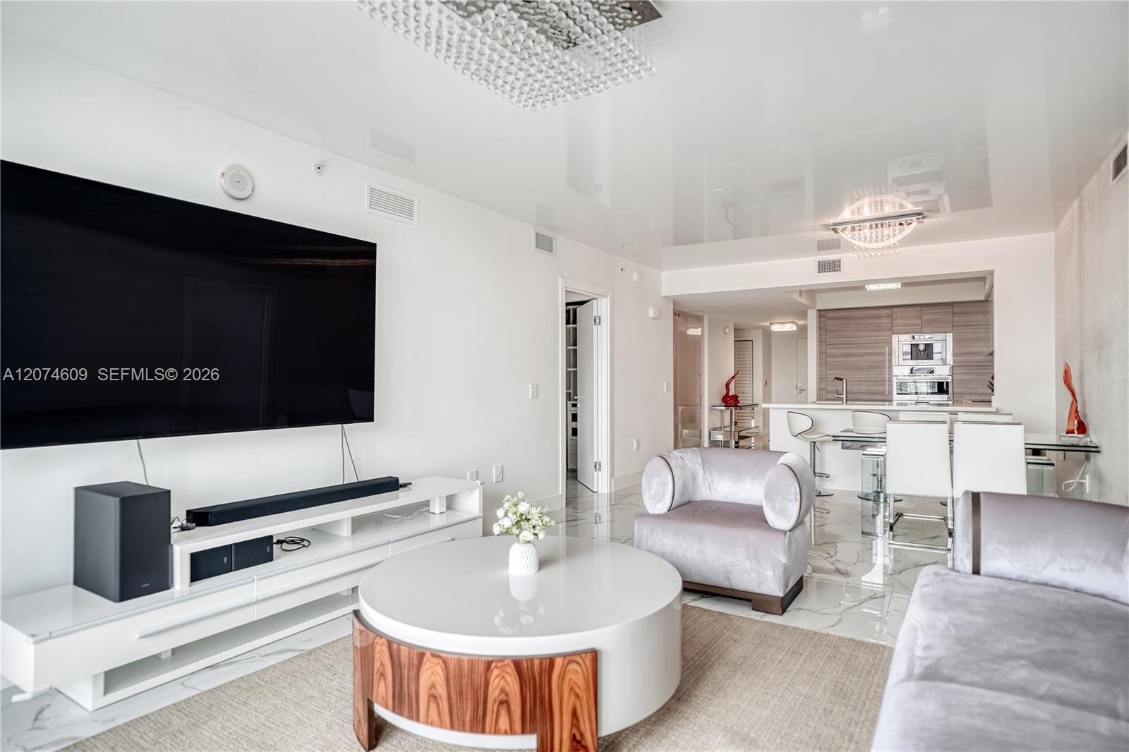 Ver detalles 5-906 3 / 3 1524 sq. ft. $ 2026-08-20 0 foto