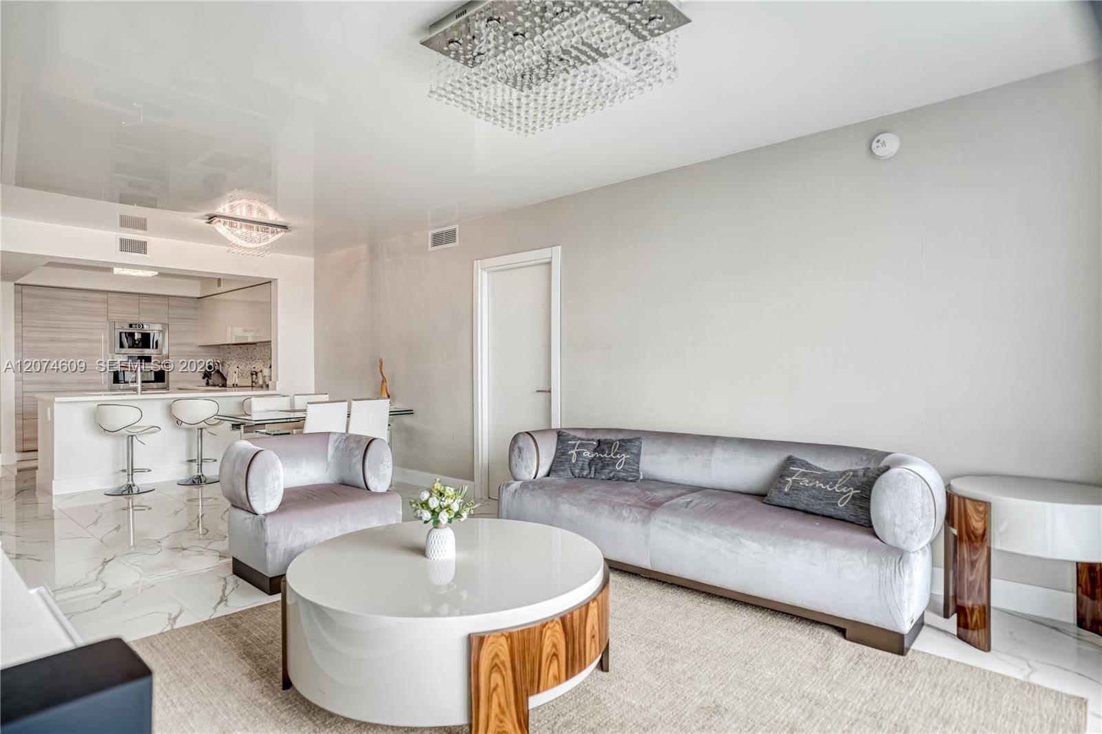 Ver detalles 5-906 3 / 3 1524 sq. ft. $ 2026-08-20 0 foto