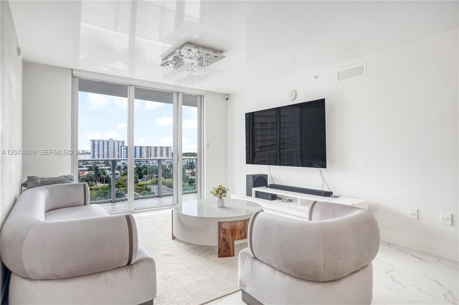 Ver detalles 5-906 3 / 3 1524 sq. ft. $ 2026-08-20 0 foto