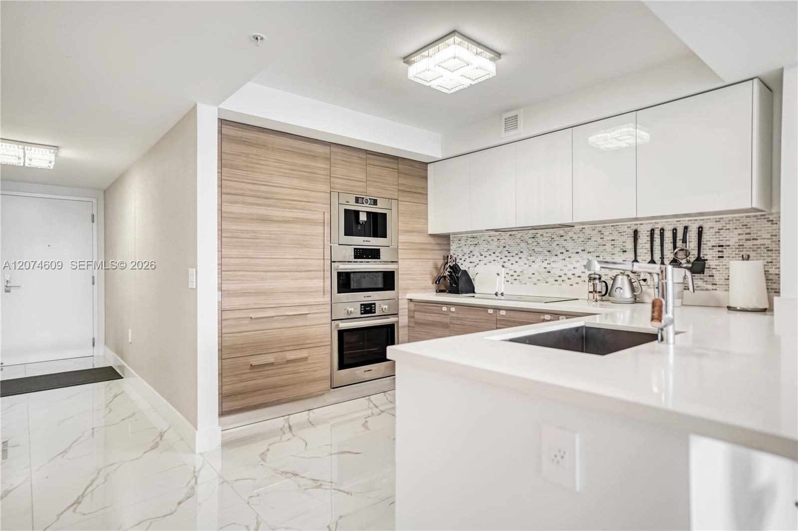 Ver detalles 5-906 3 / 3 1524 sq. ft. $ 2026-08-20 0 foto