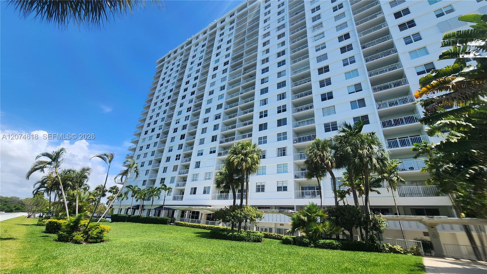 1725 1 / 2 762 sq. ft. $ 2026-08-20 0 Photo