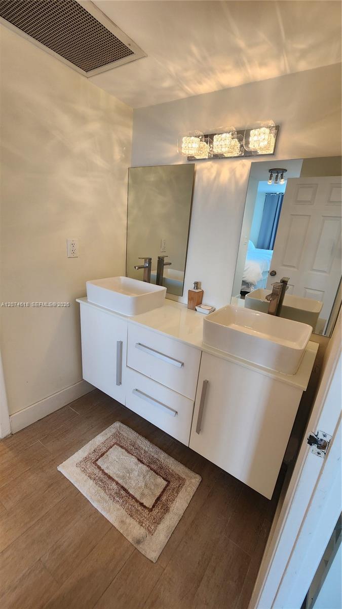 1725 1 / 2 762 sq. ft. $ 2026-08-20 0 Photo