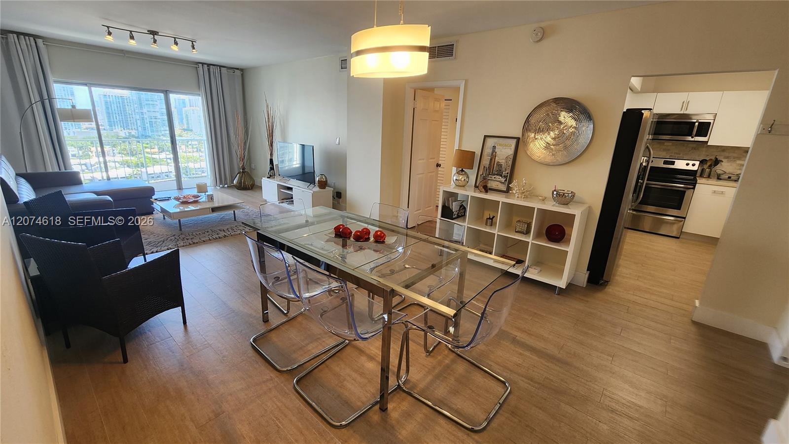 1725 1 / 2 762 sq. ft. $ 2026-08-20 0 Photo