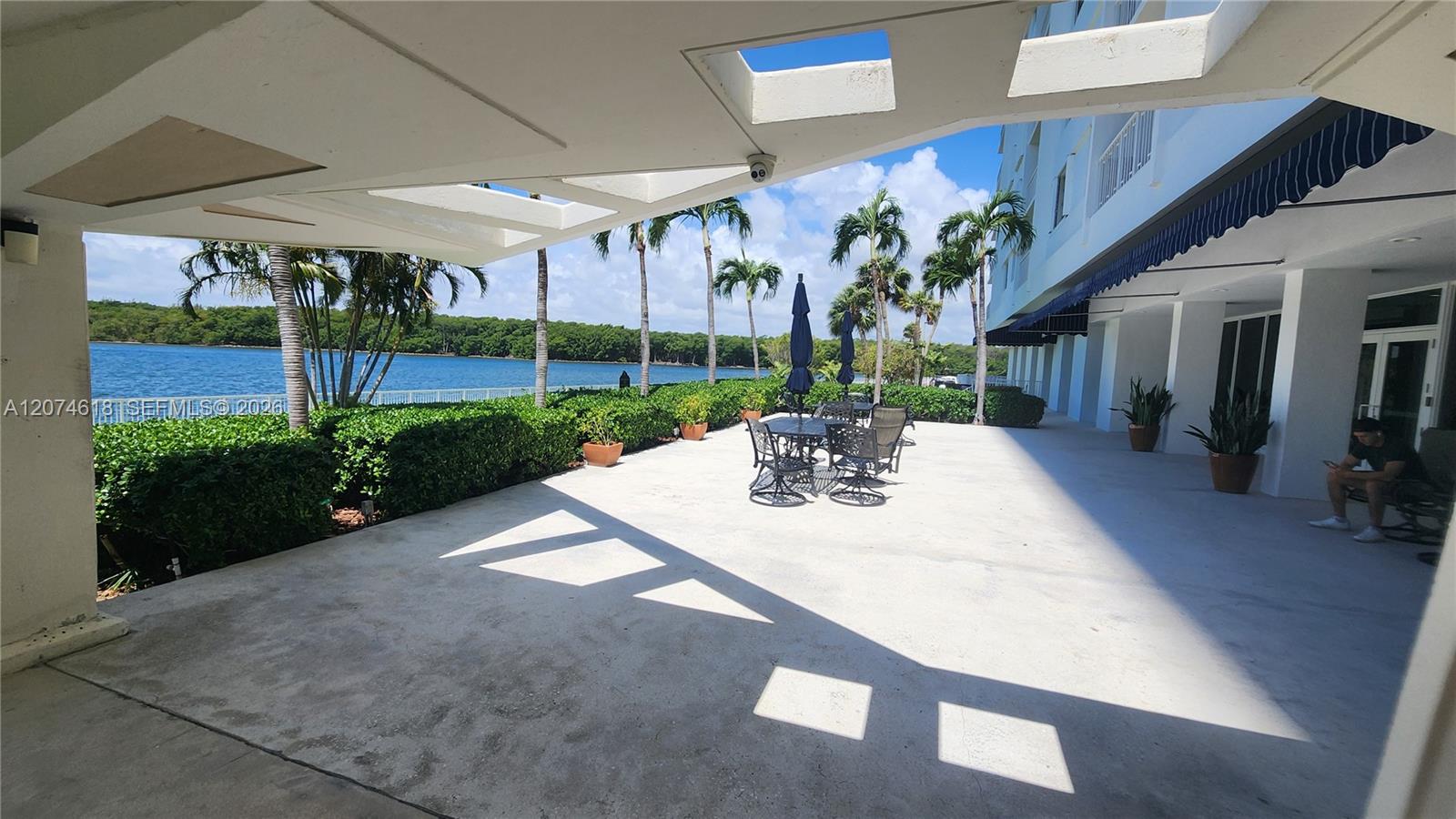 1725 1 / 2 762 sq. ft. $ 2026-08-20 0 Photo