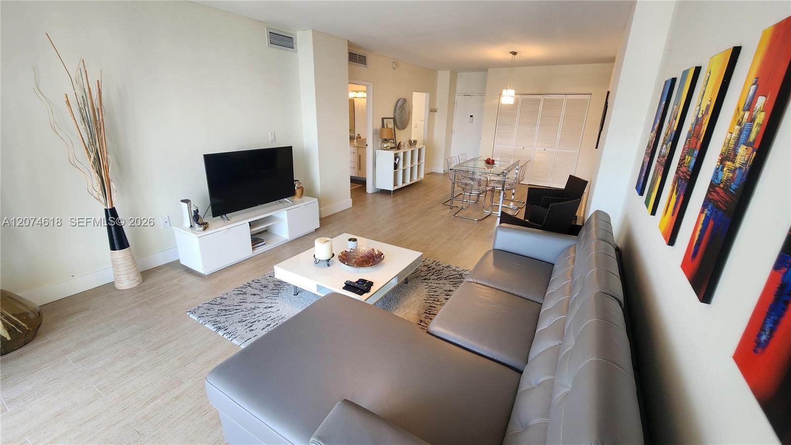 1725 1 / 2 762 sq. ft. $ 2026-08-20 0 Photo