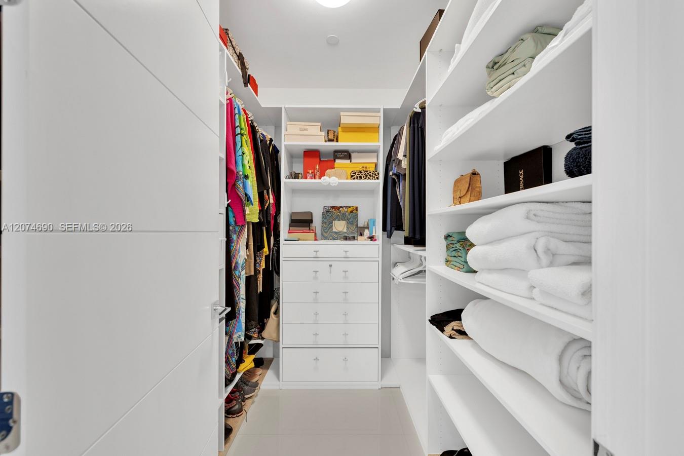 3001 3 / 4 2928 sq. ft. $ 2026-08-20 0 foto