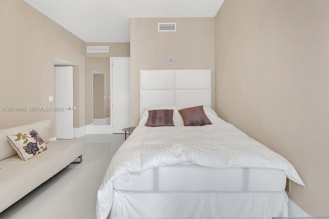 3001 3 / 4 2928 sq. ft. $ 2026-08-20 0 foto