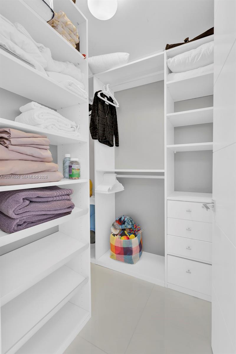 3001 3 / 4 2928 sq. ft. $ 2026-08-20 0 foto