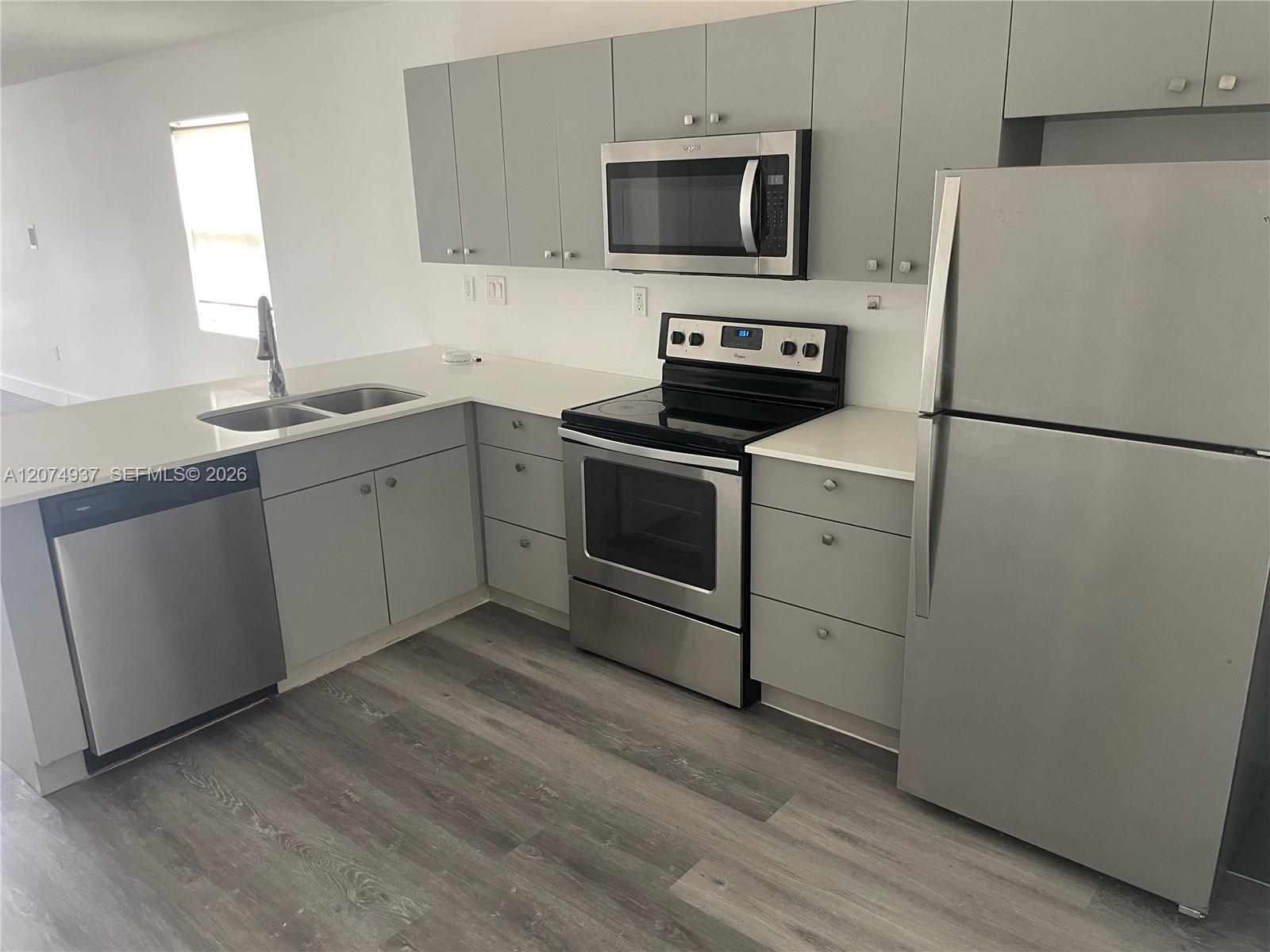   /  2380 кв.футов $ 2026-08-20 0 Фото