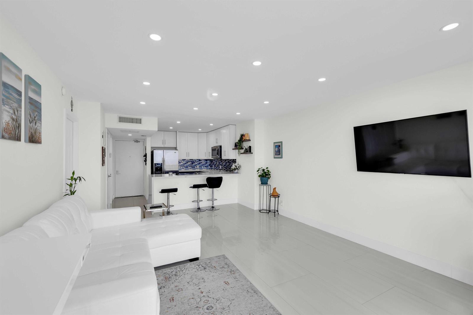 Photo of 20335 Country Club  #2107, Aventura, Florida, 33180 - 20335 W Country Club Drive 2107 - 21