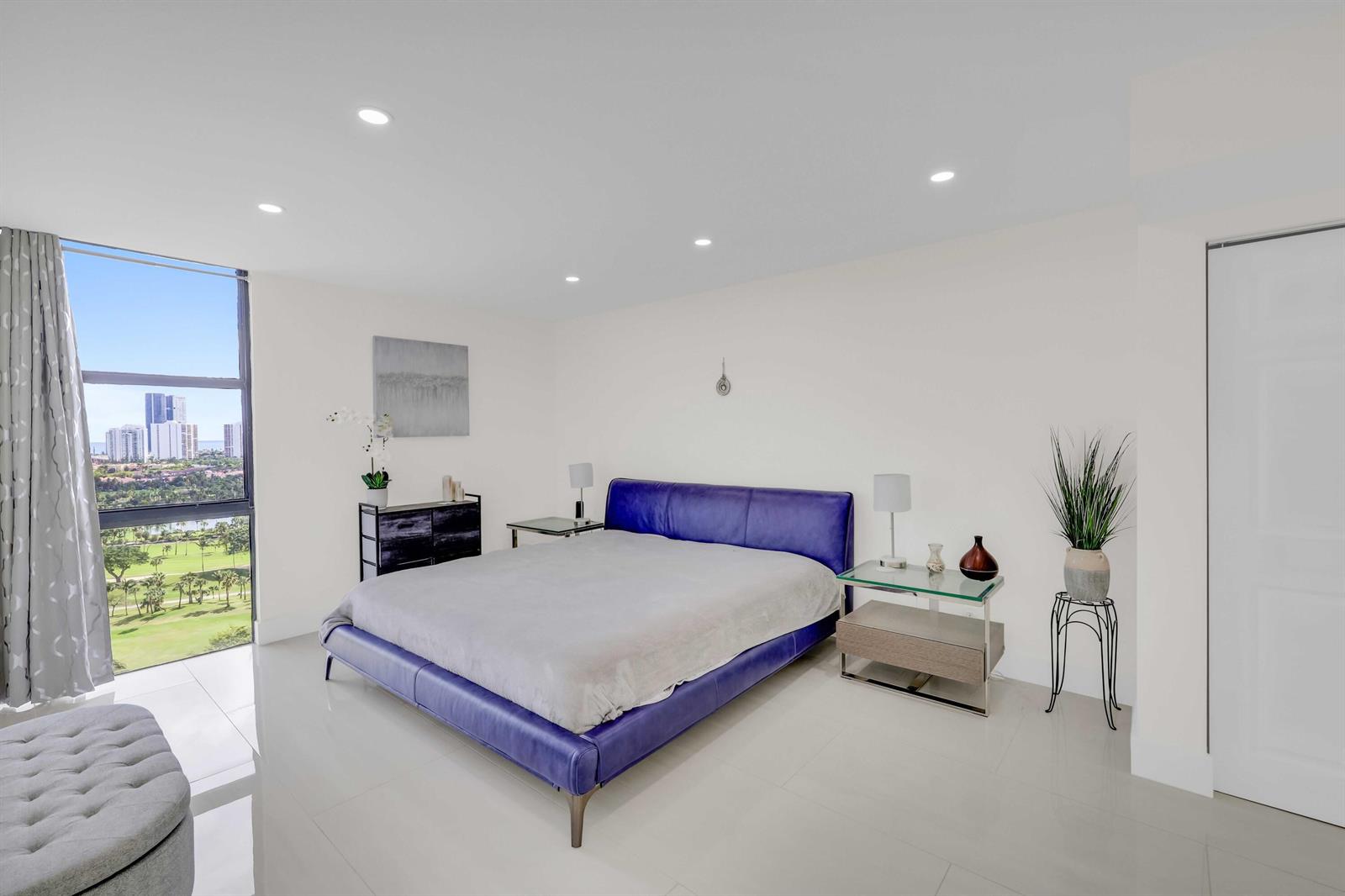 Photo of 20335 Country Club  #2107, Aventura, Florida, 33180 - 20335 W Country Club Drive 2107 - 25