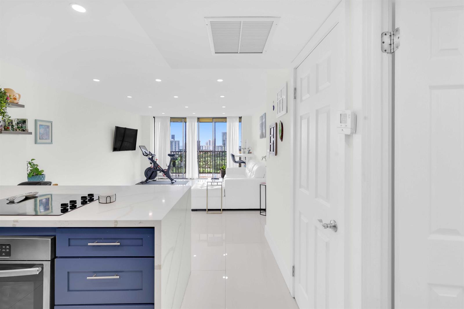 Photo of 20335 Country Club  #2107, Aventura, Florida, 33180 - 20335 W Country Club Drive 2107 - 10