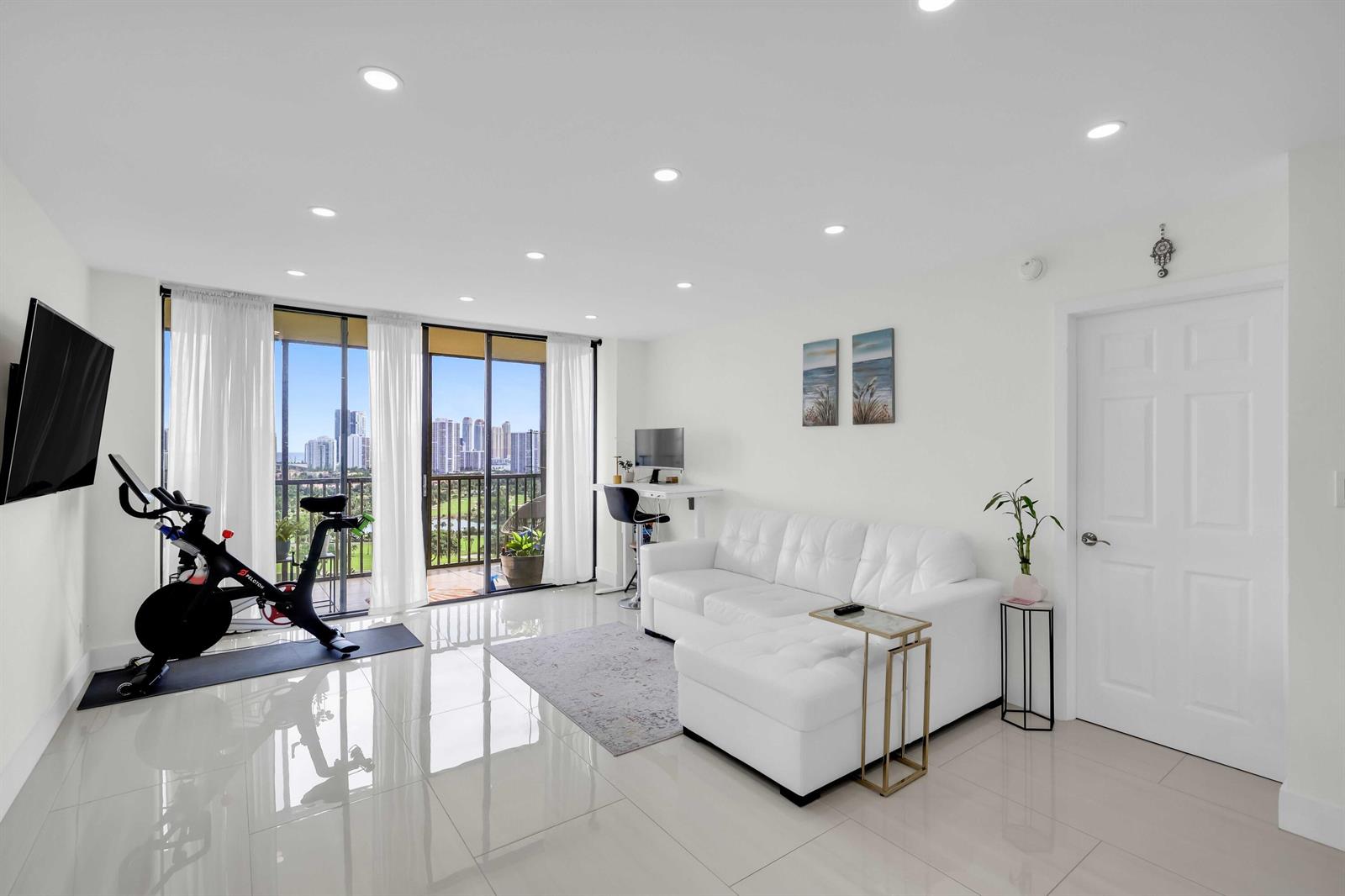 Photo of 20335 Country Club  #2107, Aventura, Florida, 33180 - 20335 W Country Club Drive 2107 - 17