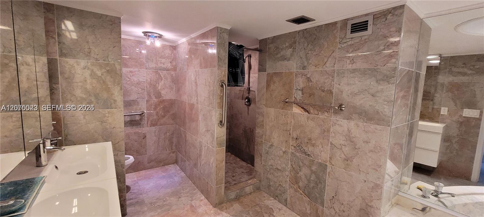 Photo of 1865 Ocean Dr  #2D, Hallandale Beach, Florida, 33009 - 