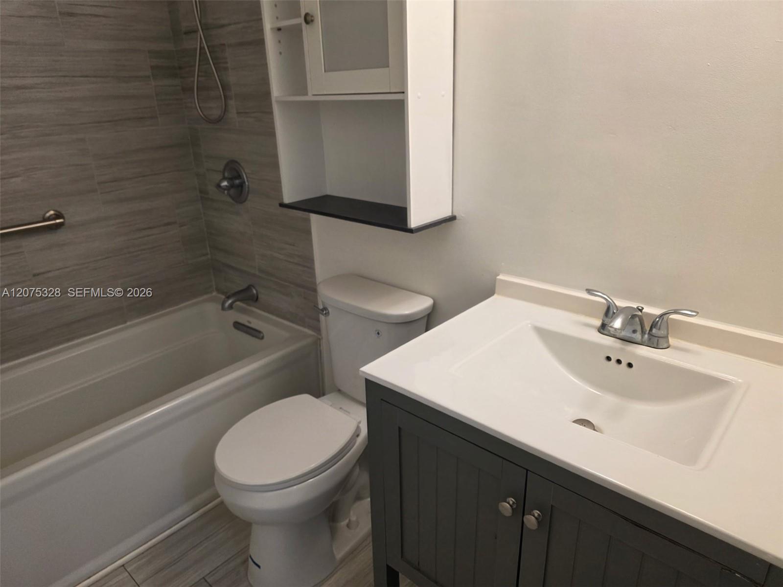 305 2 / 2 958 sq. ft. $ 2026-08-21 0 Photo