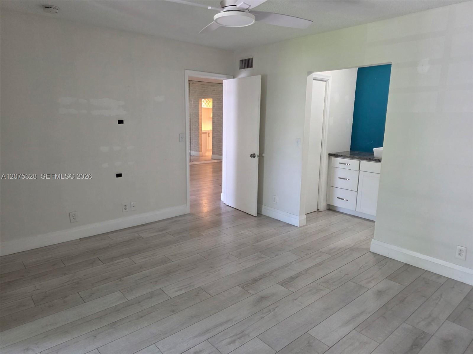 305 2 / 2 958 sq. ft. $ 2026-08-21 0 Photo