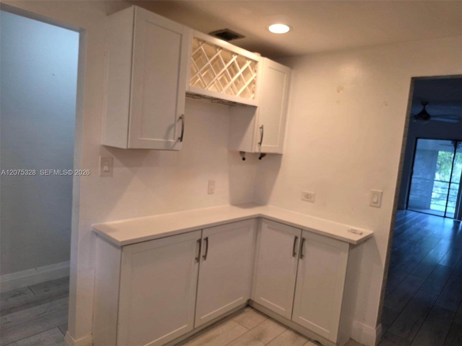 305 2 / 2 958 sq. ft. $ 2026-08-21 0 Photo