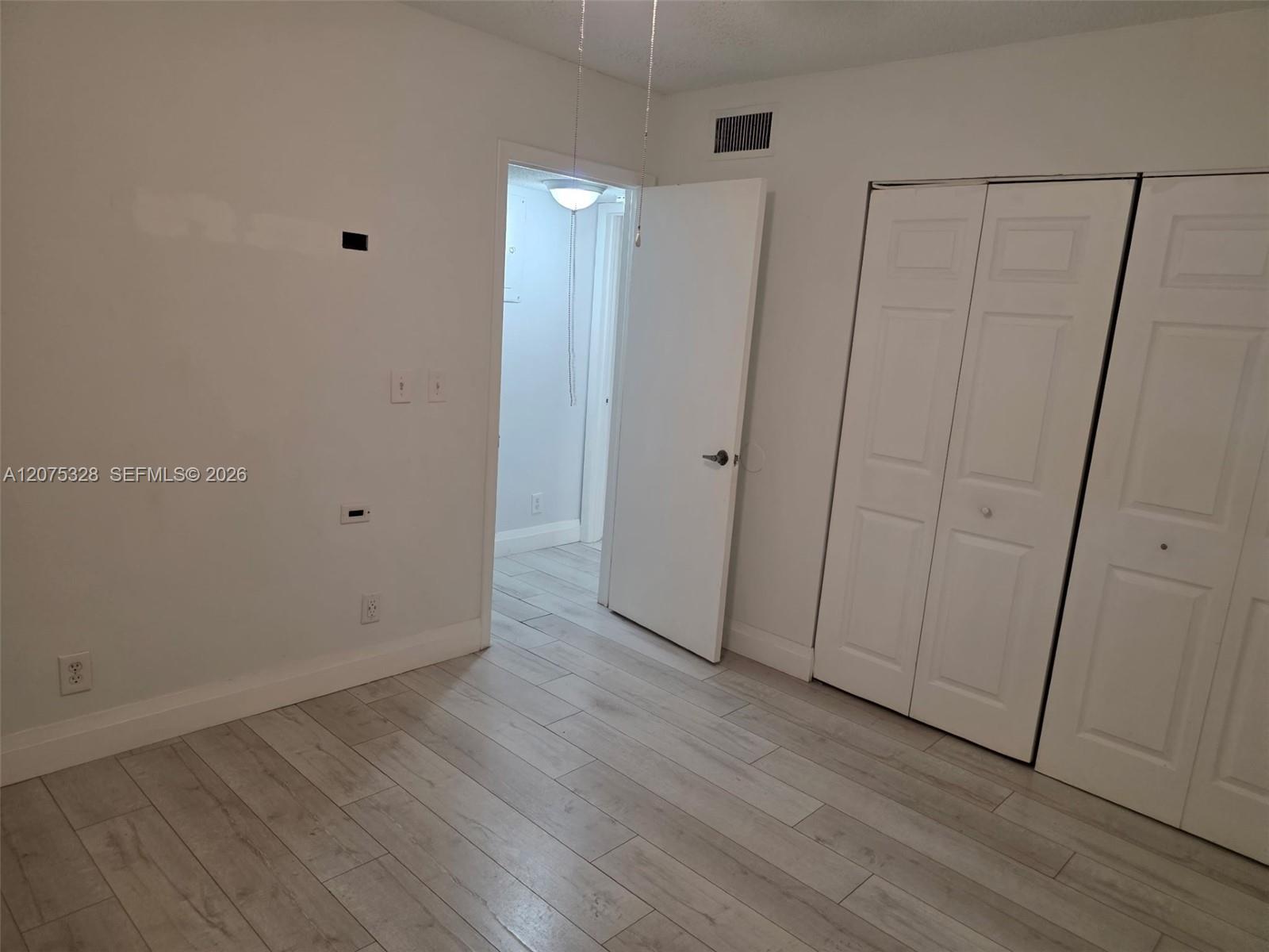 305 2 / 2 958 sq. ft. $ 2026-08-21 0 Photo
