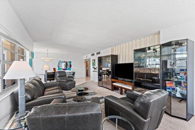 See details 18Q 3 / 1740 sq. ft. $ 2026-08-28 0 Photo