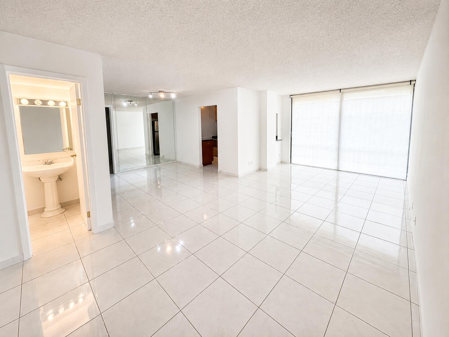 Photo of 17021 Bay  #Unit 126, Sunny Isles Beach, Florida, 33160 - ChatGPT Image 21 ago 2026, 09_11_16 a.m.