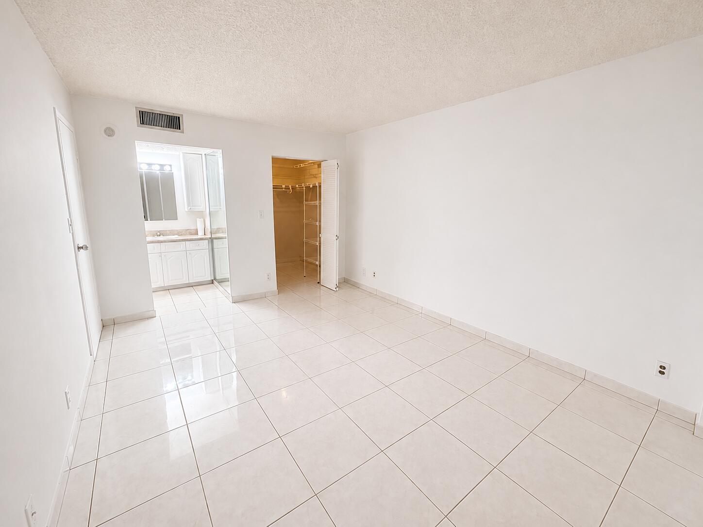 Photo of 17021 Bay  #Unit 126, Sunny Isles Beach, Florida, 33160 - ChatGPT Image 21 ago 2026, 09_11_23 a.m.