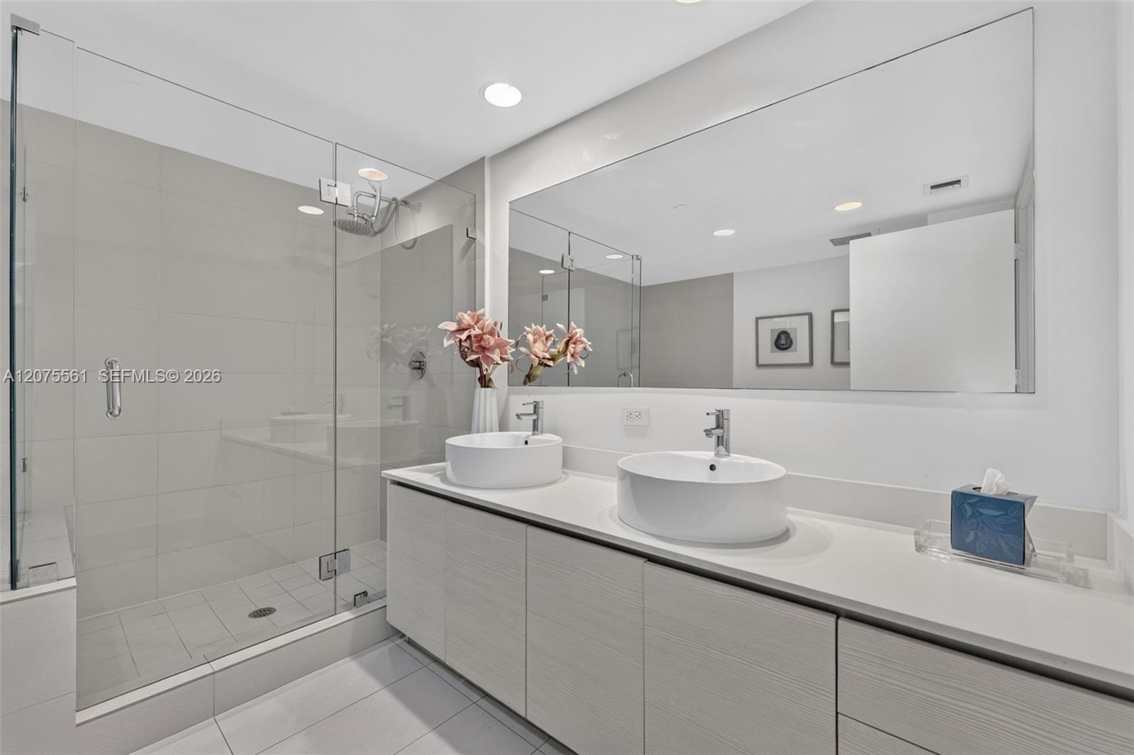 Photo of 2600 Hallandale Beach Blvd  #2510, Hallandale Beach, Florida, 33009 - Master bathroom