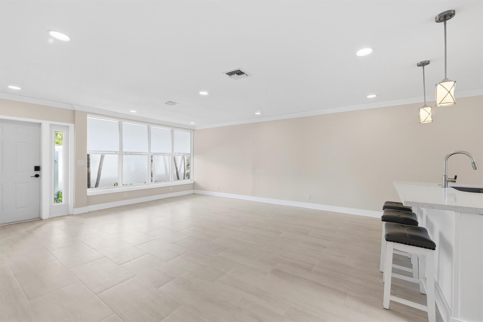 1-2  / 0 2120 sq. ft. $ 2026-08-23 0 foto