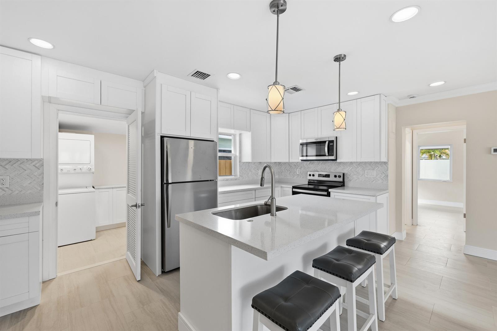 1-2  / 0 2120 sq. ft. $ 2026-08-23 0 foto
